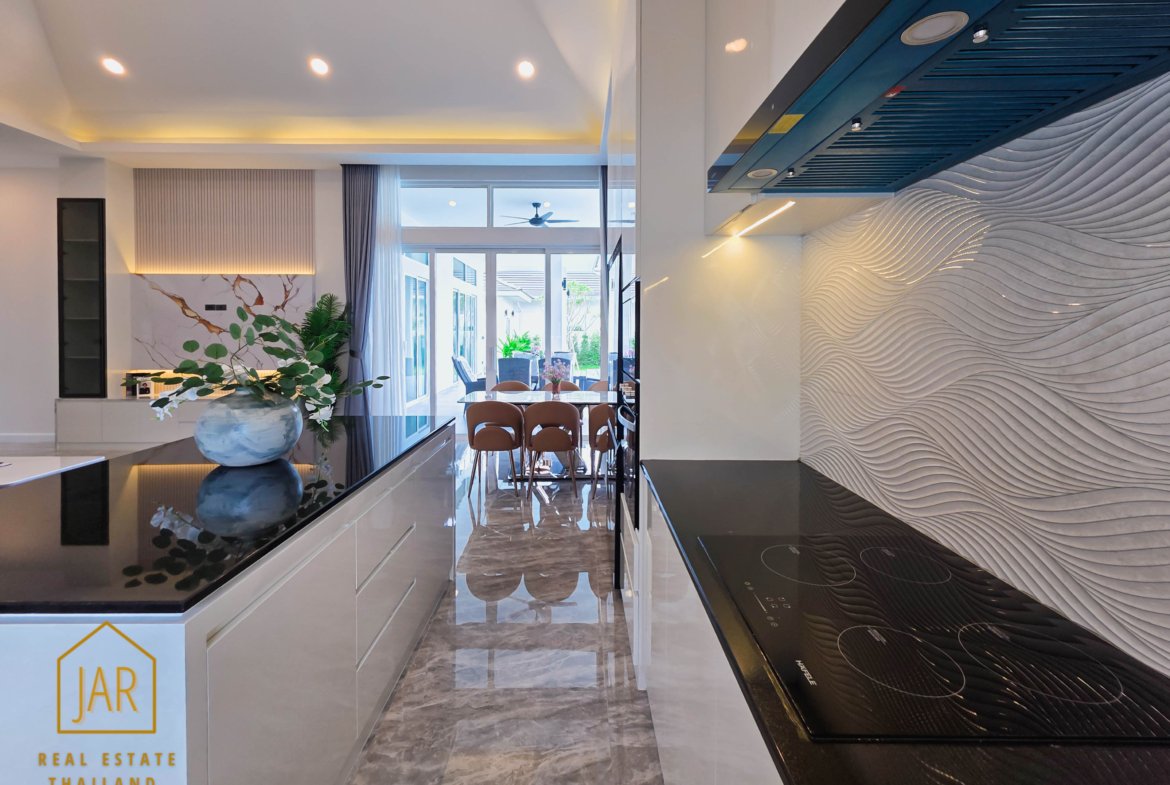 Luxury Single-Story Villa with Guest’s house and Pool in Hua-Hin Soi 88