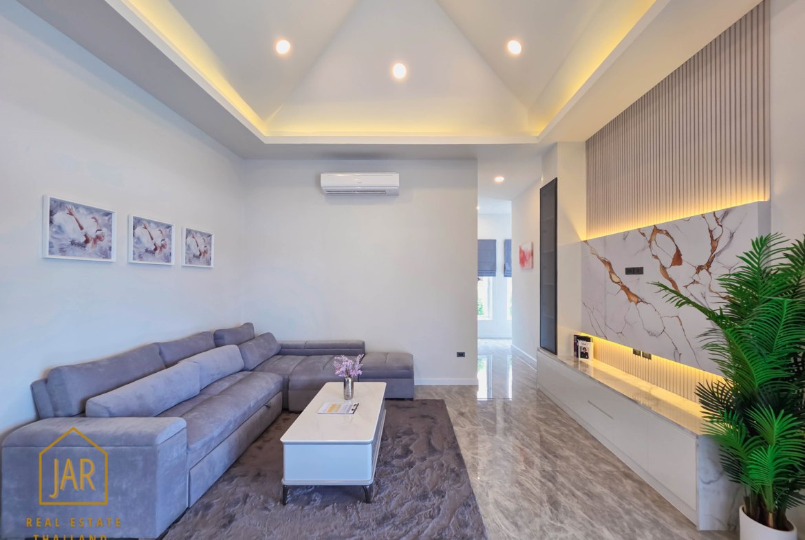 Luxury Single-Story Villa with Guest’s house and Pool in Hua-Hin Soi 88