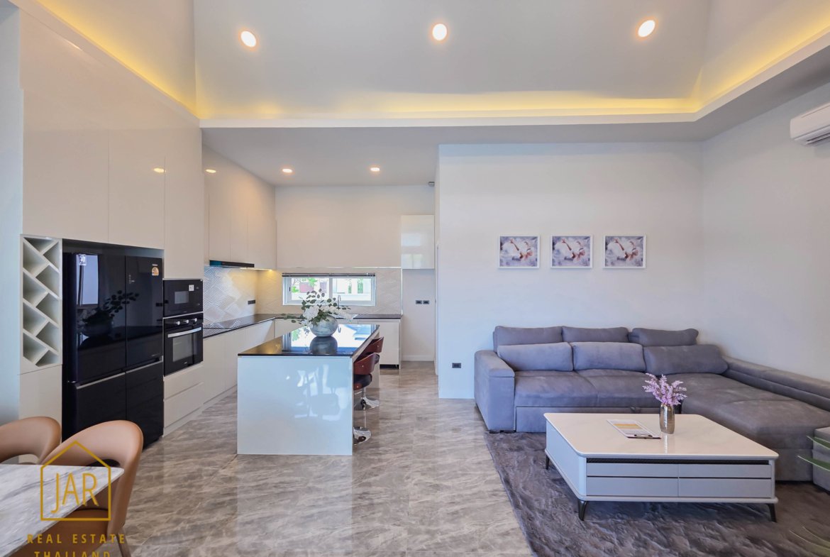 Luxury Single-Story Villa with Guest’s house and Pool in Hua-Hin Soi 88