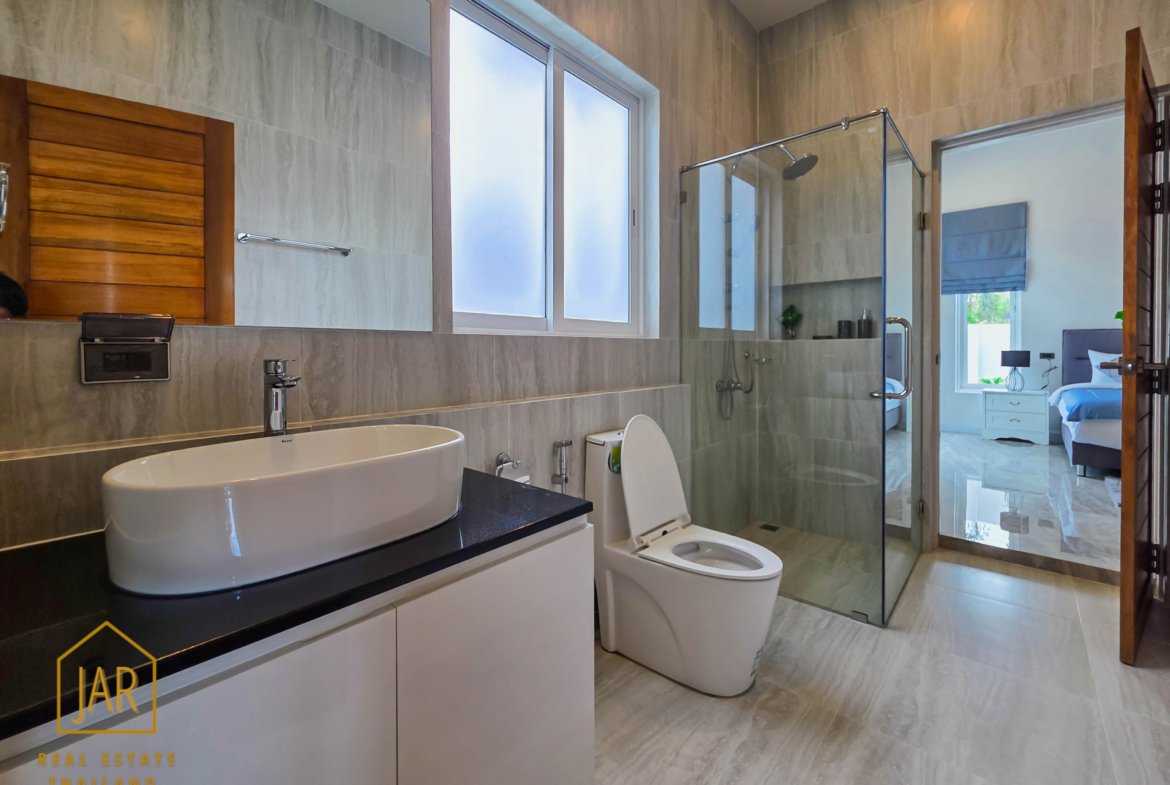 Luxury Single-Story Villa with Guest’s house and Pool in Hua-Hin Soi 88