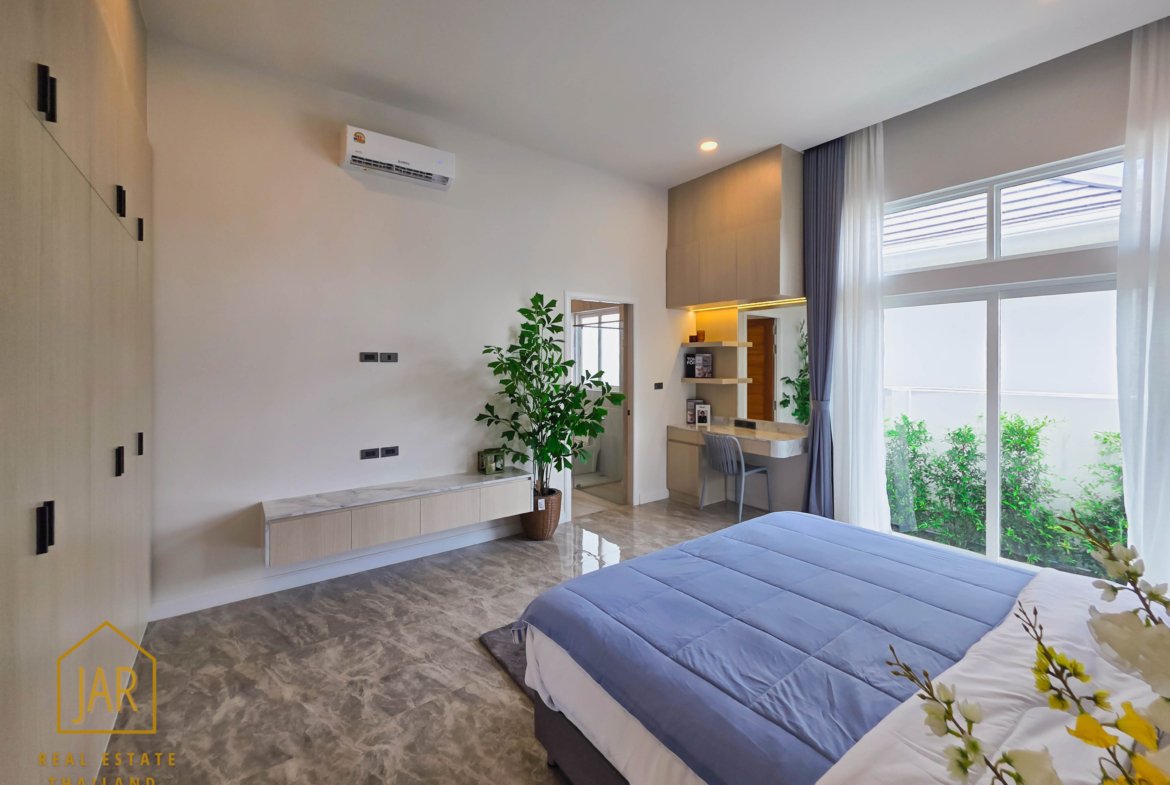 Luxury Single-Story Villa with Guest’s house and Pool in Hua-Hin Soi 88