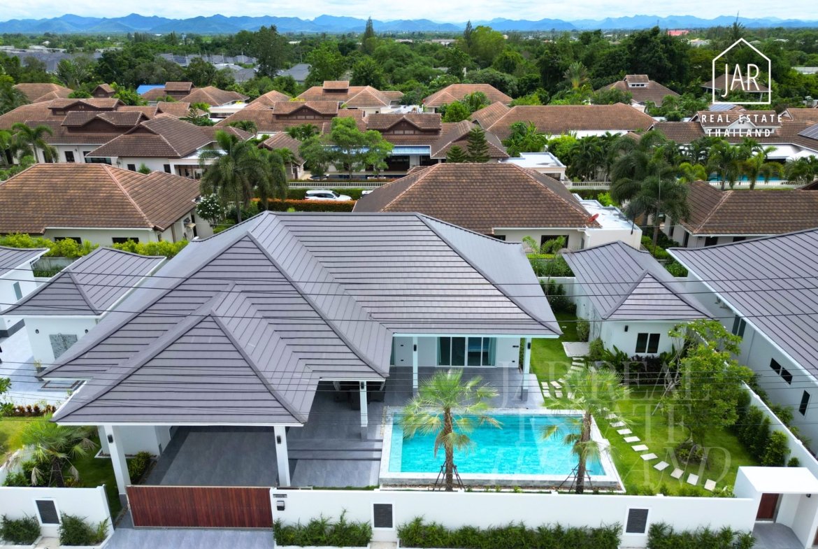 Luxury Single-Story Villa with Guest’s house and Pool in Hua-Hin Soi 88