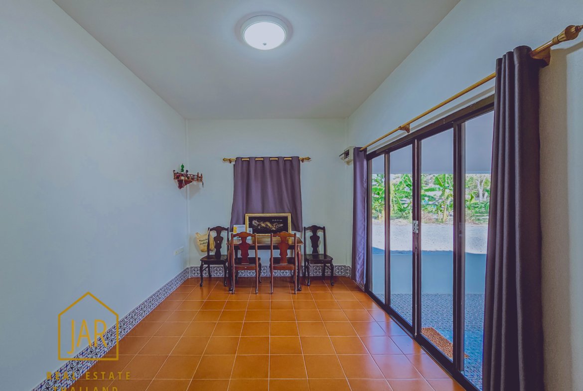 Land for sale, 10 rai (16,000 sqm.) sale with 1 house