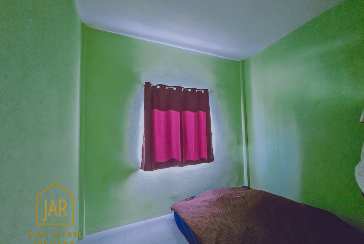 Land for sale, 10 rai (16,000 sqm.) sale with 1 house