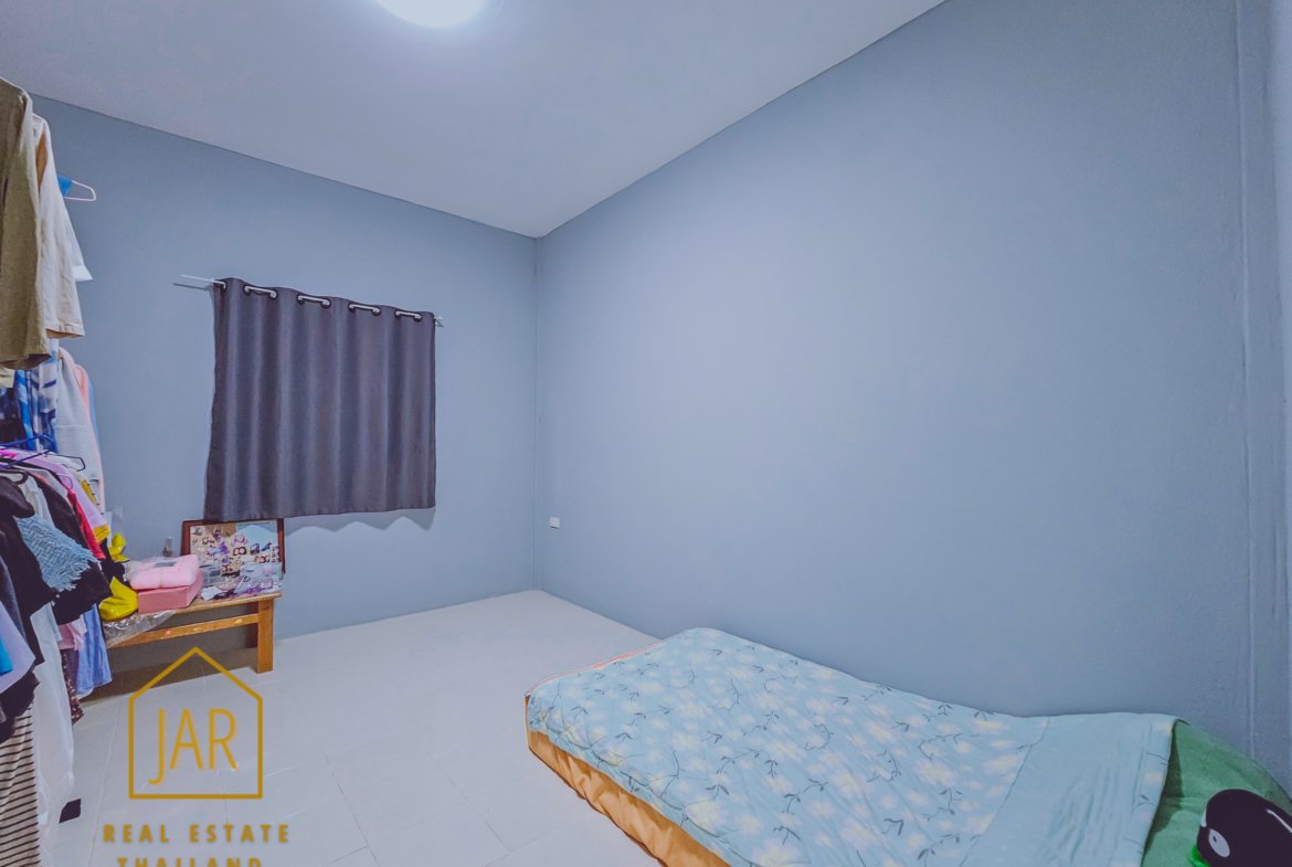 Land for sale, 10 rai (16,000 sqm.) sale with 1 house