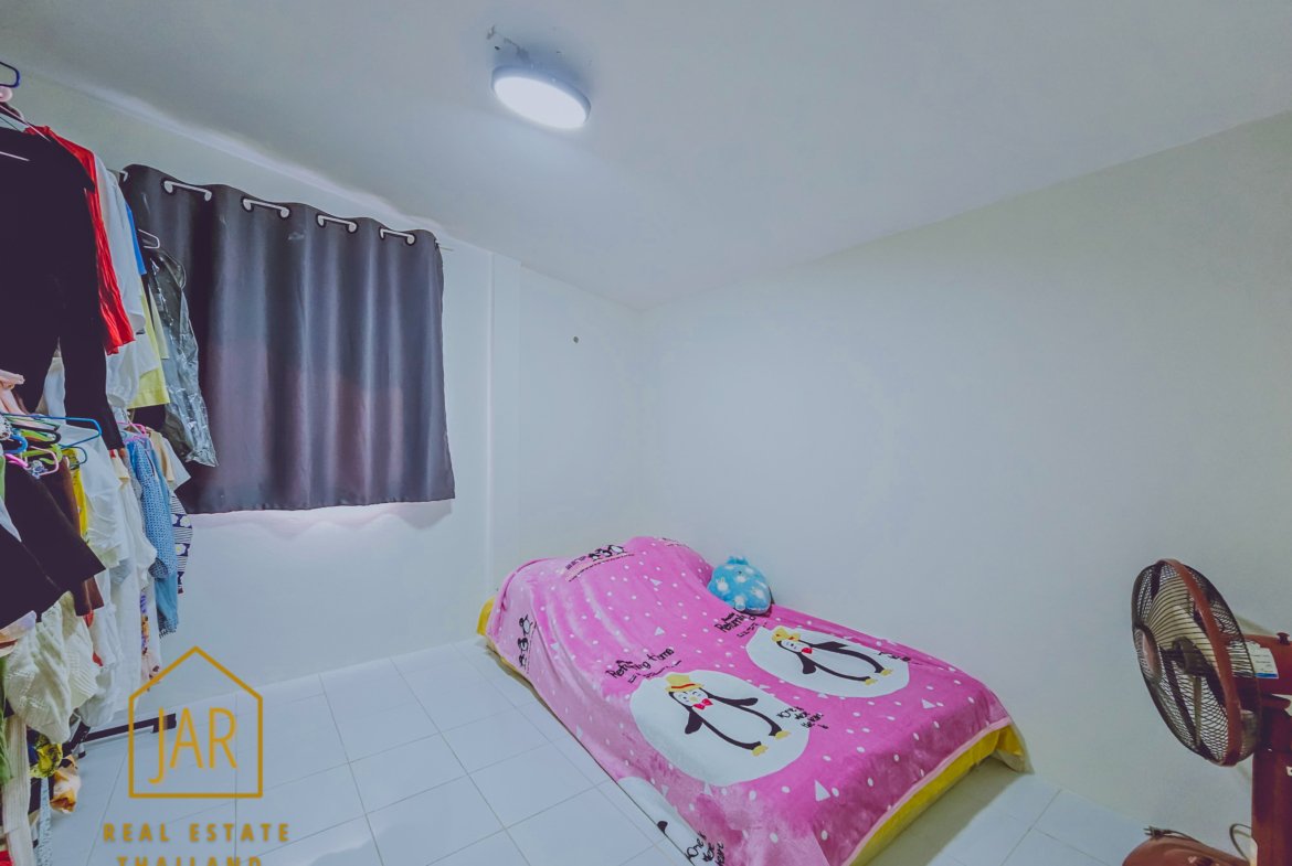 Land for sale, 10 rai (16,000 sqm.) sale with 1 house