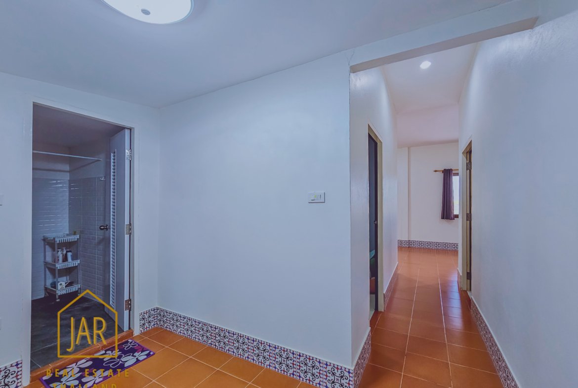 Land for sale, 10 rai (16,000 sqm.) sale with 1 house