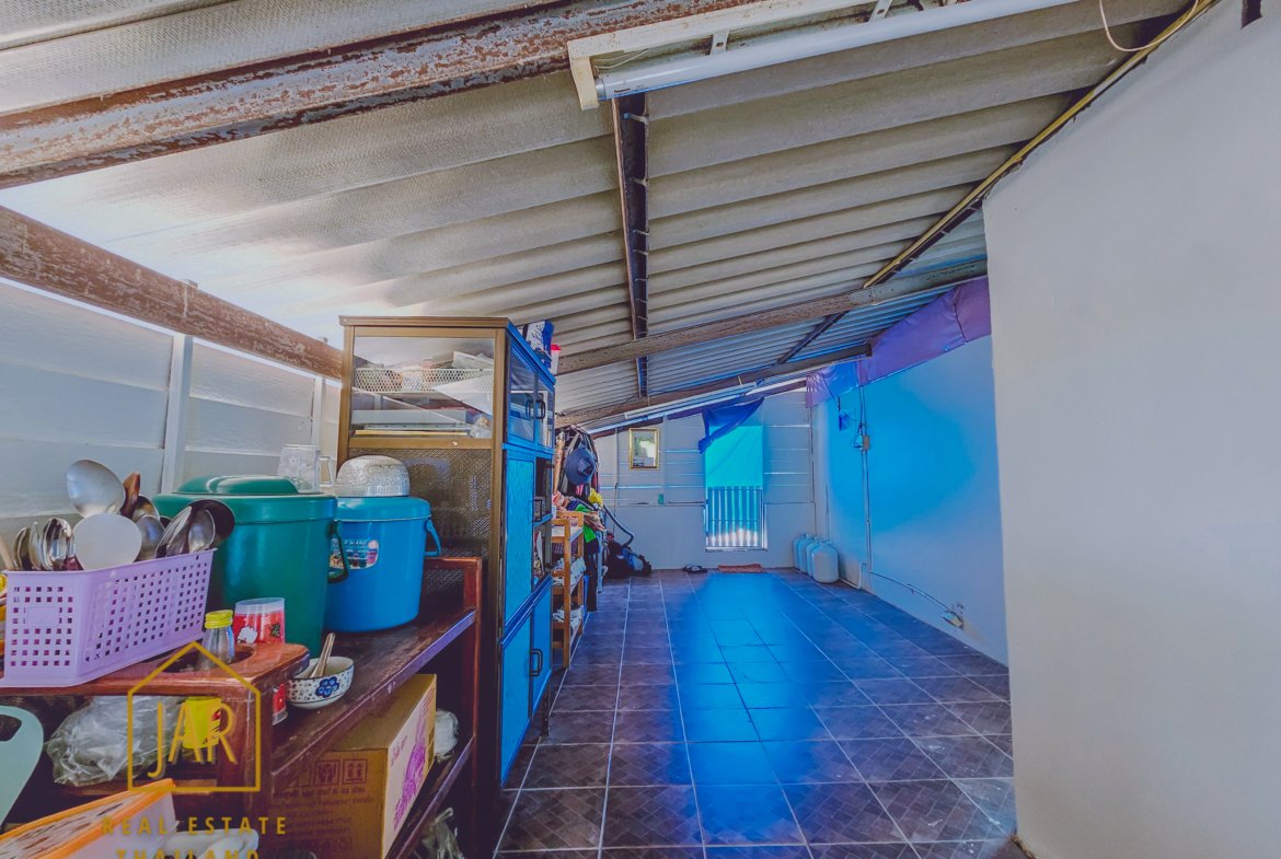 Land for sale, 10 rai (16,000 sqm.) sale with 1 house