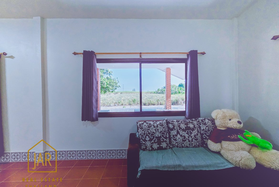 Land for sale, 10 rai (16,000 sqm.) sale with 1 house
