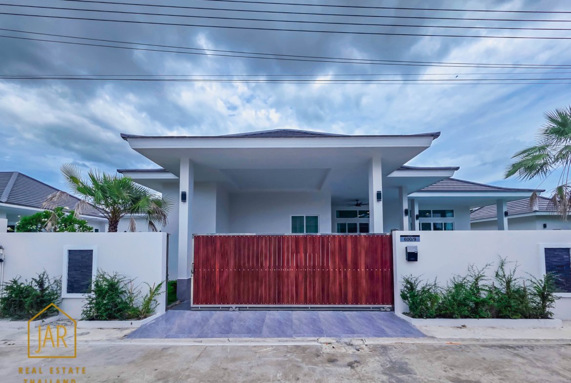 Luxury Single-Story Villa with Guest’s house and Pool in Hua-Hin Soi 88