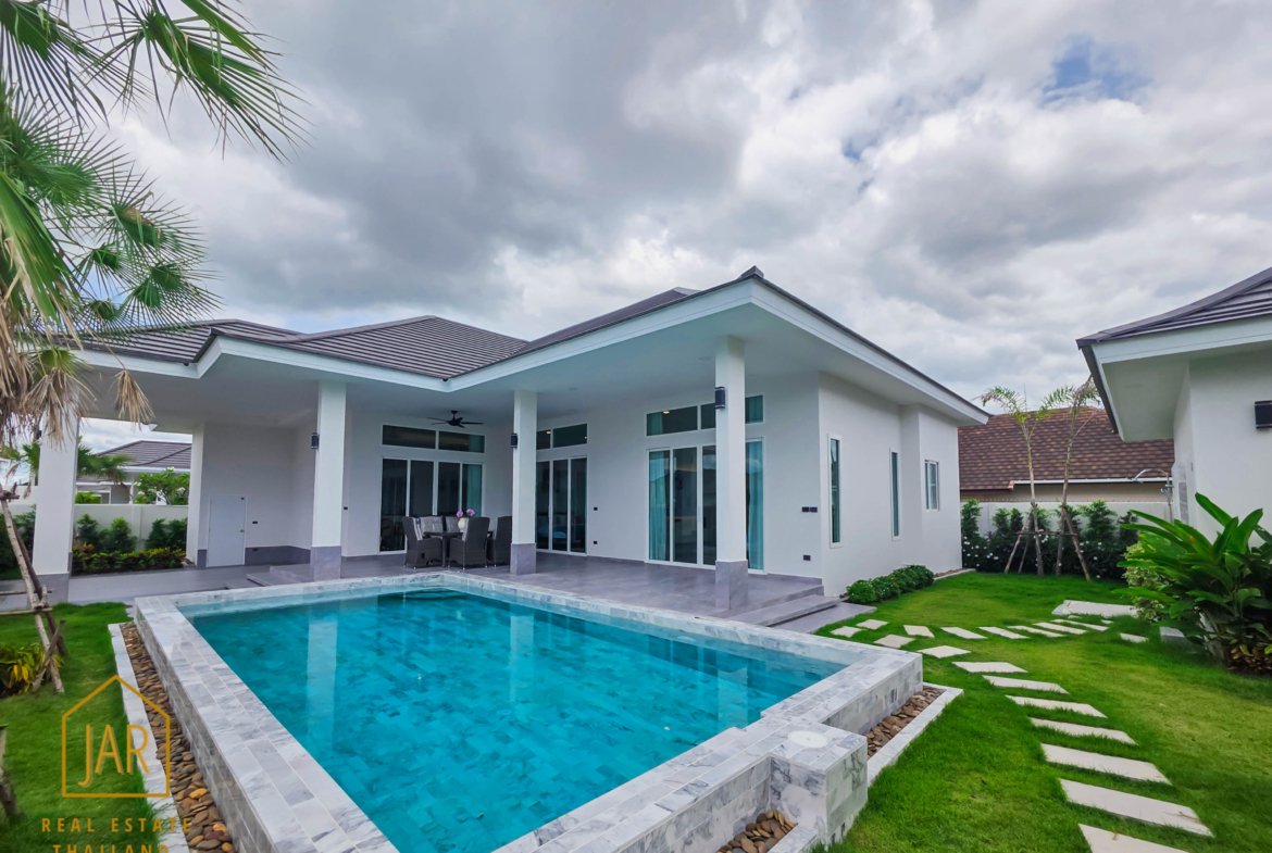 Luxury Single-Story Villa with Guest’s house and Pool in Hua-Hin Soi 88