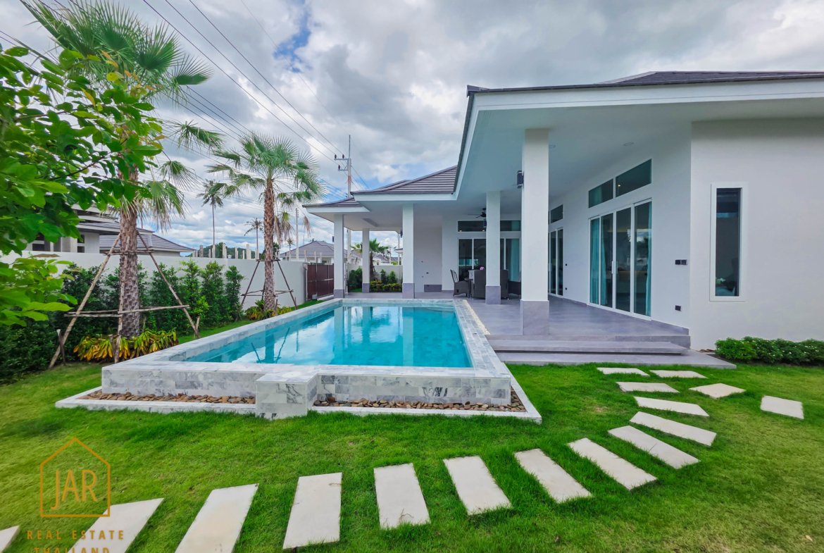 Luxury Single-Story Villa with Guest’s house and Pool in Hua-Hin Soi 88