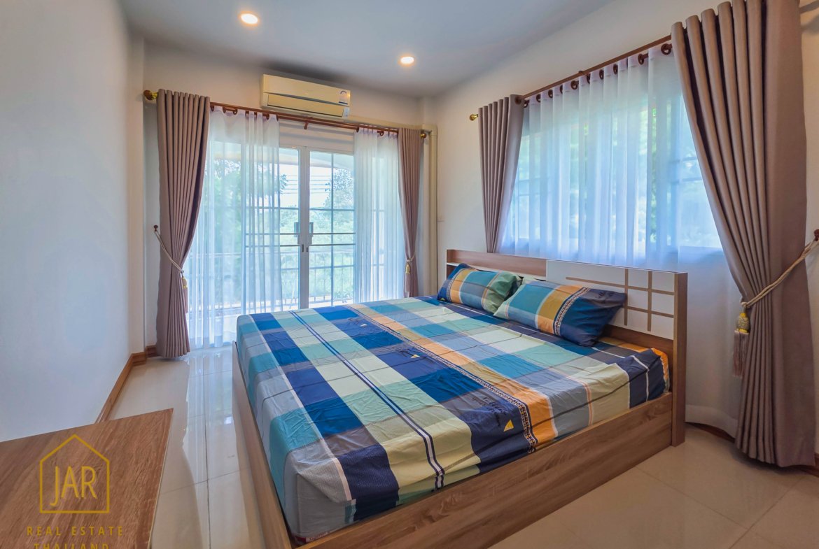 2 Storey detached House for sale, 500 meters to the Beach