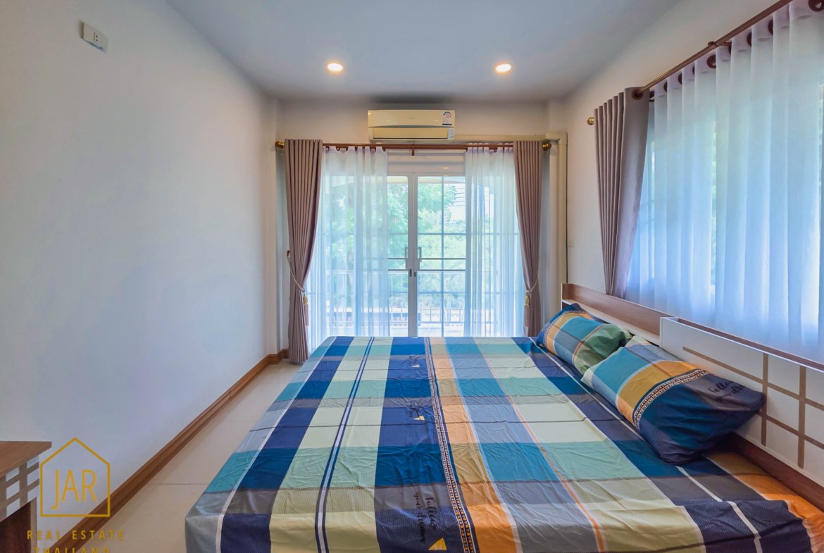 2 Storey detached House for sale, 500 meters to the Beach