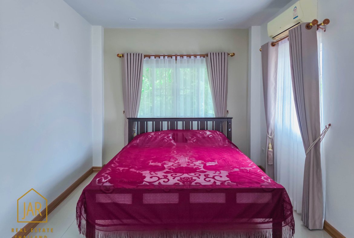 2 Storey detached House for sale, 500 meters to the Beach