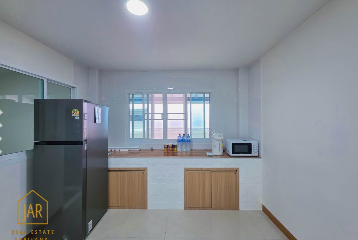 2 Storey detached House for sale, 500 meters to the Beach