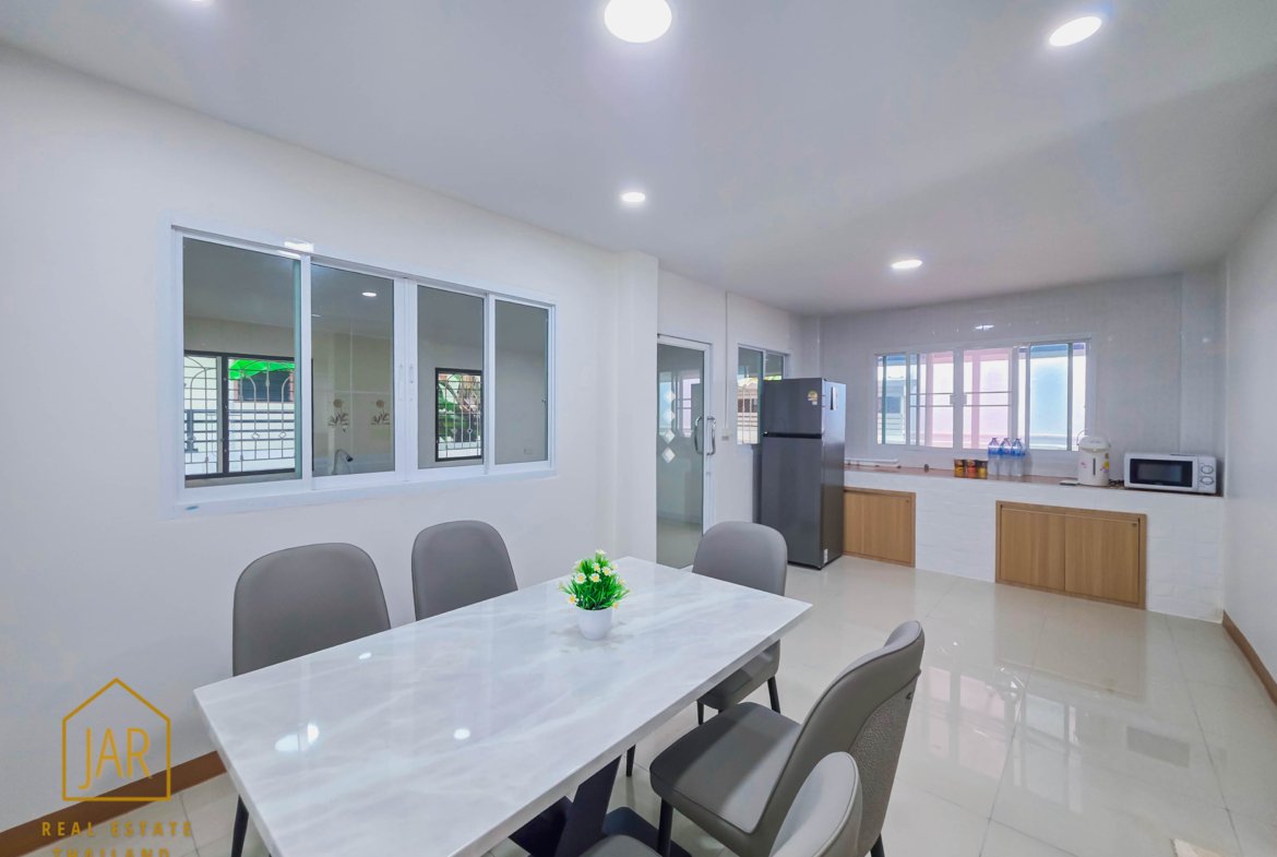 2 Storey detached House for sale, 500 meters to the Beach