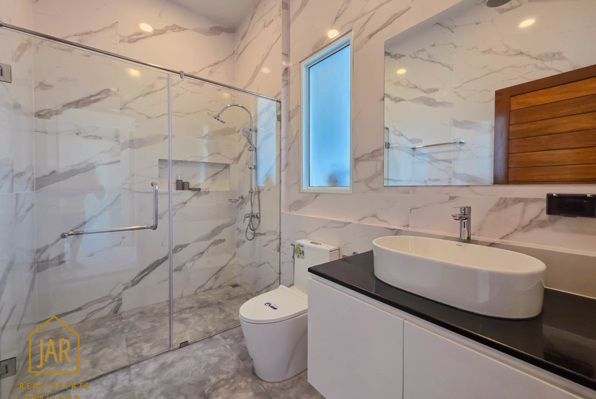 Luxury Single-Story Villa with Guest’s house and Pool in Hua-Hin Soi 88