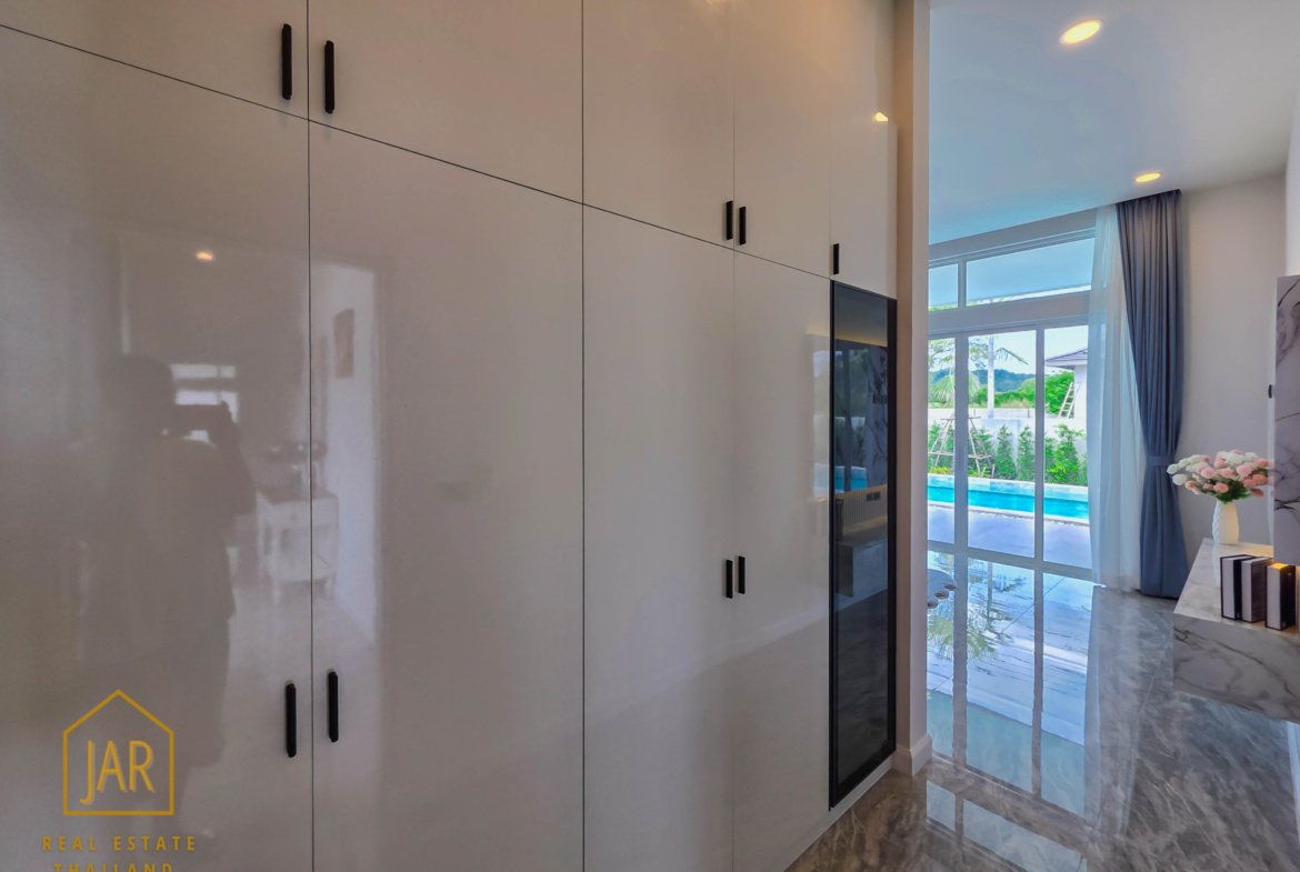 Luxury Single-Story Villa with Guest’s house and Pool in Hua-Hin Soi 88
