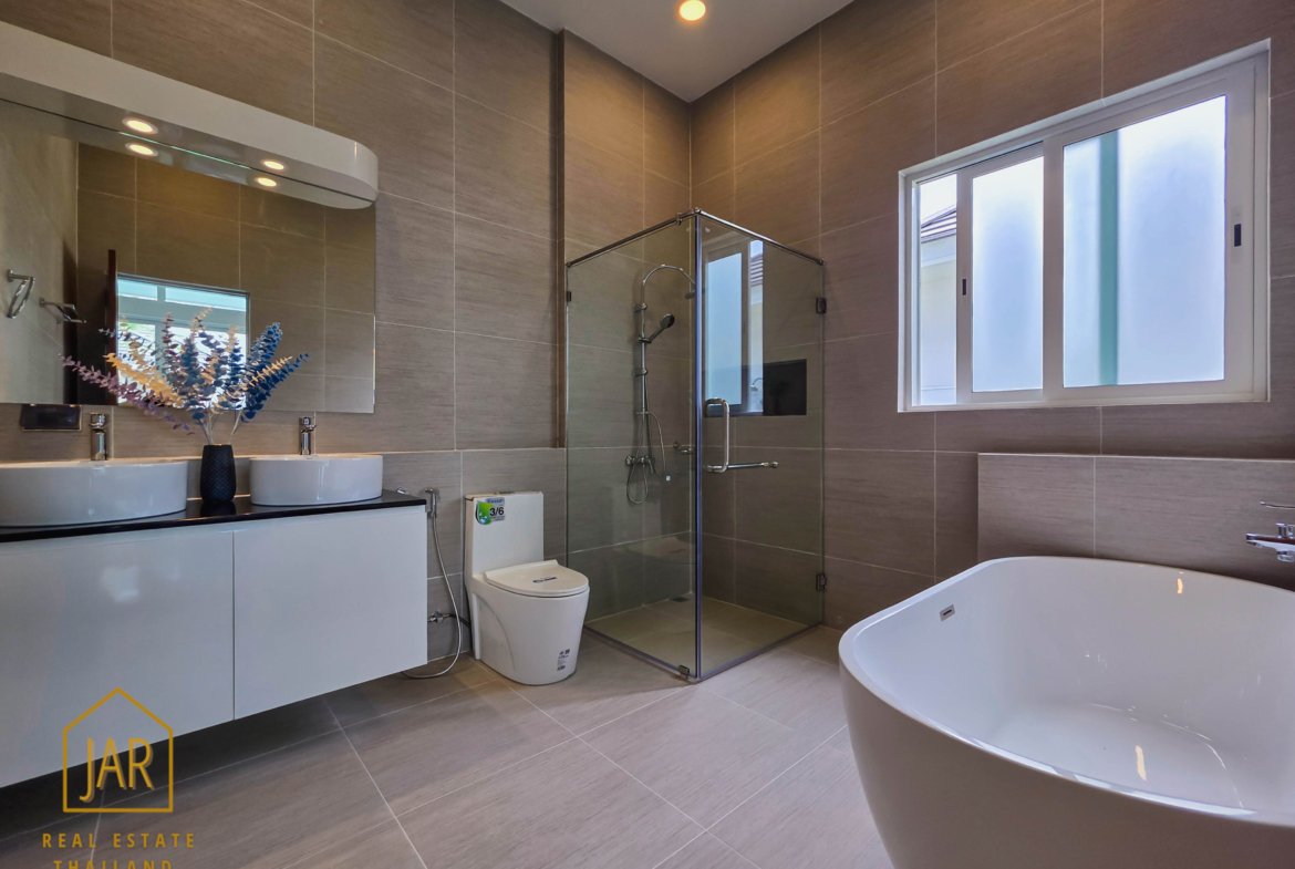 Luxury Single-Story Villa with Guest’s house and Pool in Hua-Hin Soi 88