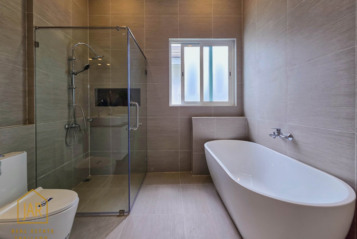 Luxury Single-Story Villa with Guest’s house and Pool in Hua-Hin Soi 88