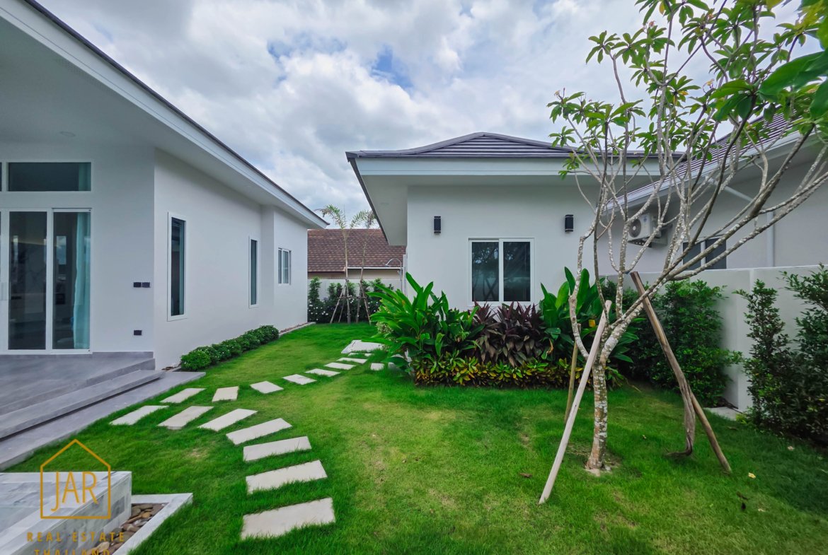 Luxury Single-Story Villa with Guest’s house and Pool in Hua-Hin Soi 88