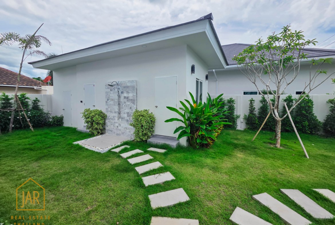 Luxury Single-Story Villa with Guest’s house and Pool in Hua-Hin Soi 88