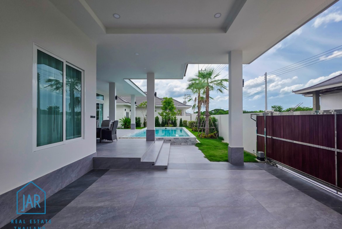 Luxury Single-Story Villa with Guest’s house and Pool in Hua-Hin Soi 88