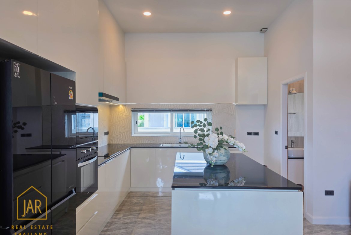 Luxury Single-Story Villa with Guest’s house and Pool in Hua-Hin Soi 88