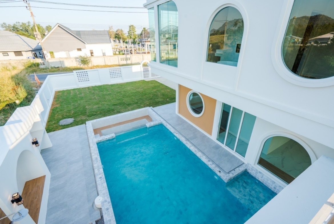 2 Storey detached Pool Villa Close to Black Mountain for sale @Hua-Hin Price 5.99 MB.