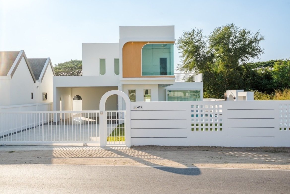 2 Storey detached Pool Villa Close to Black Mountain for sale @Hua-Hin Price 5.99 MB.