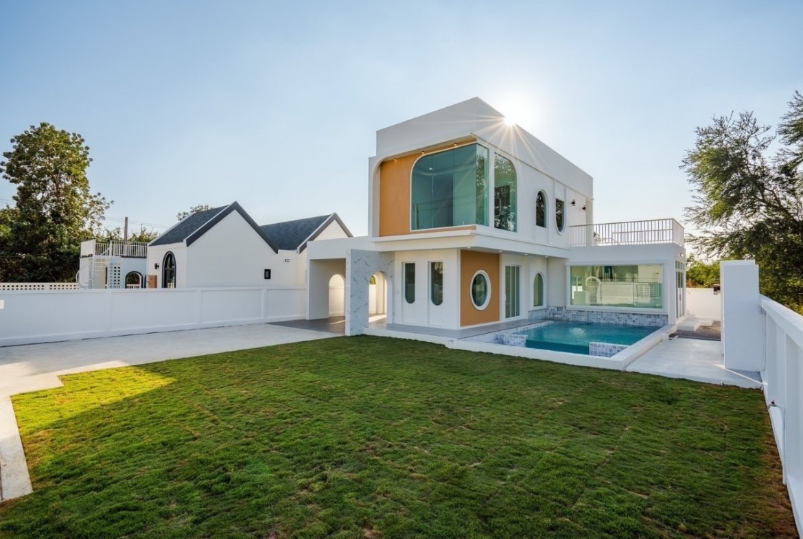 2 Storey detached Pool Villa Close to Black Mountain for sale @Hua-Hin Price 5.99 MB.