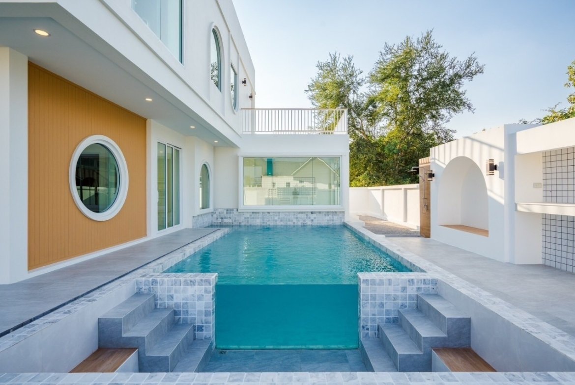 2 Storey detached Pool Villa Close to Black Mountain for sale @Hua-Hin Price 5.99 MB.