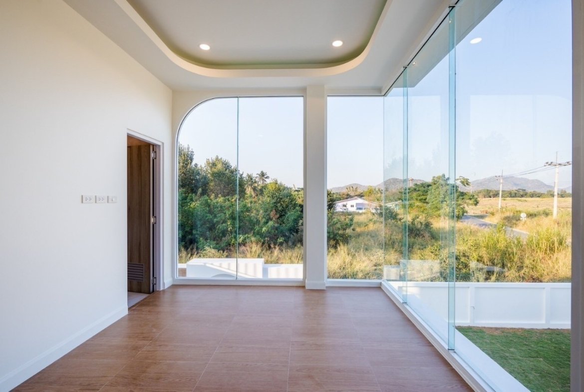 2 Storey detached Pool Villa Close to Black Mountain for sale @Hua-Hin Price 5.99 MB.