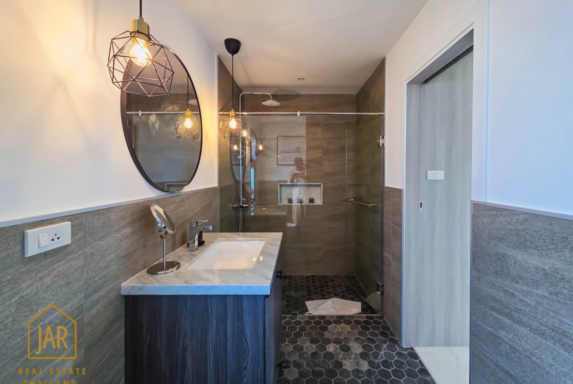 Luxury villa for sale at Hua Hin Soi 102