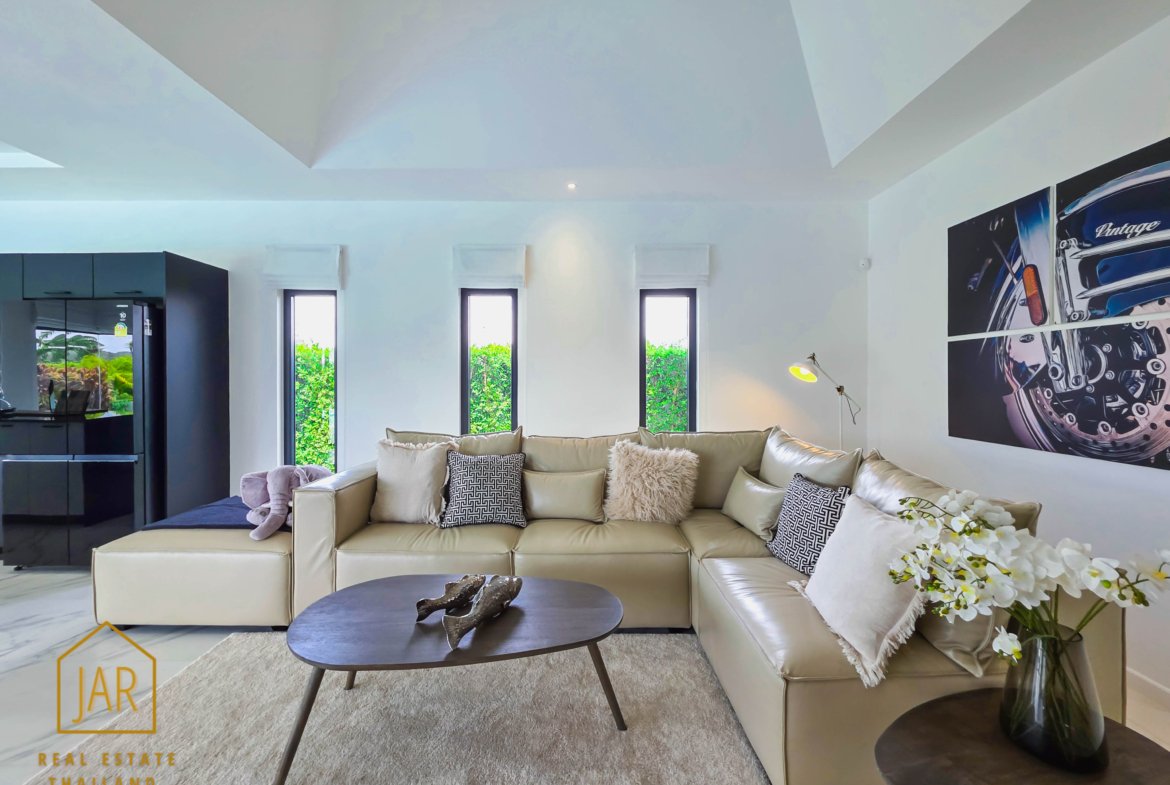 Luxury villa for sale at Hua Hin Soi 102