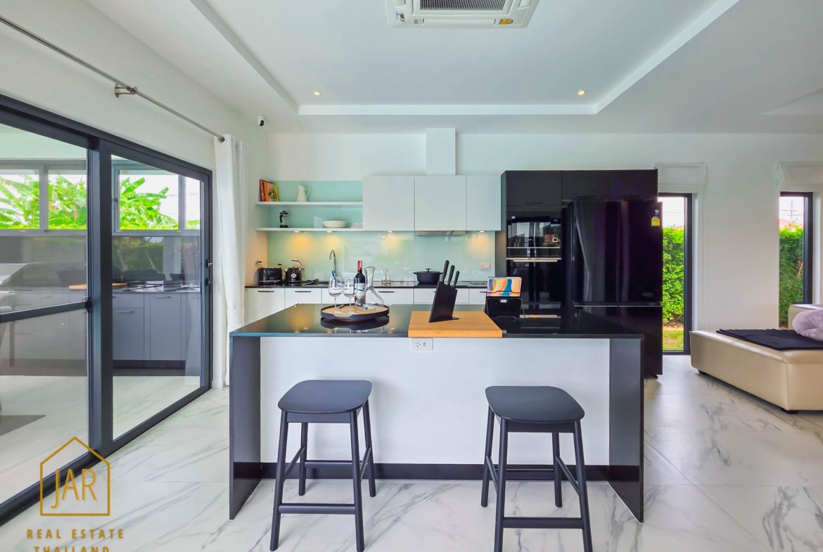 Luxury villa for sale at Hua Hin Soi 102