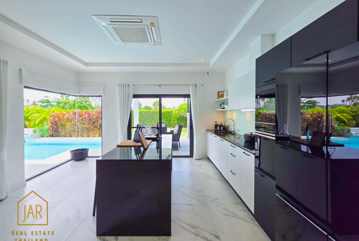 Luxury villa for sale at Hua Hin Soi 102