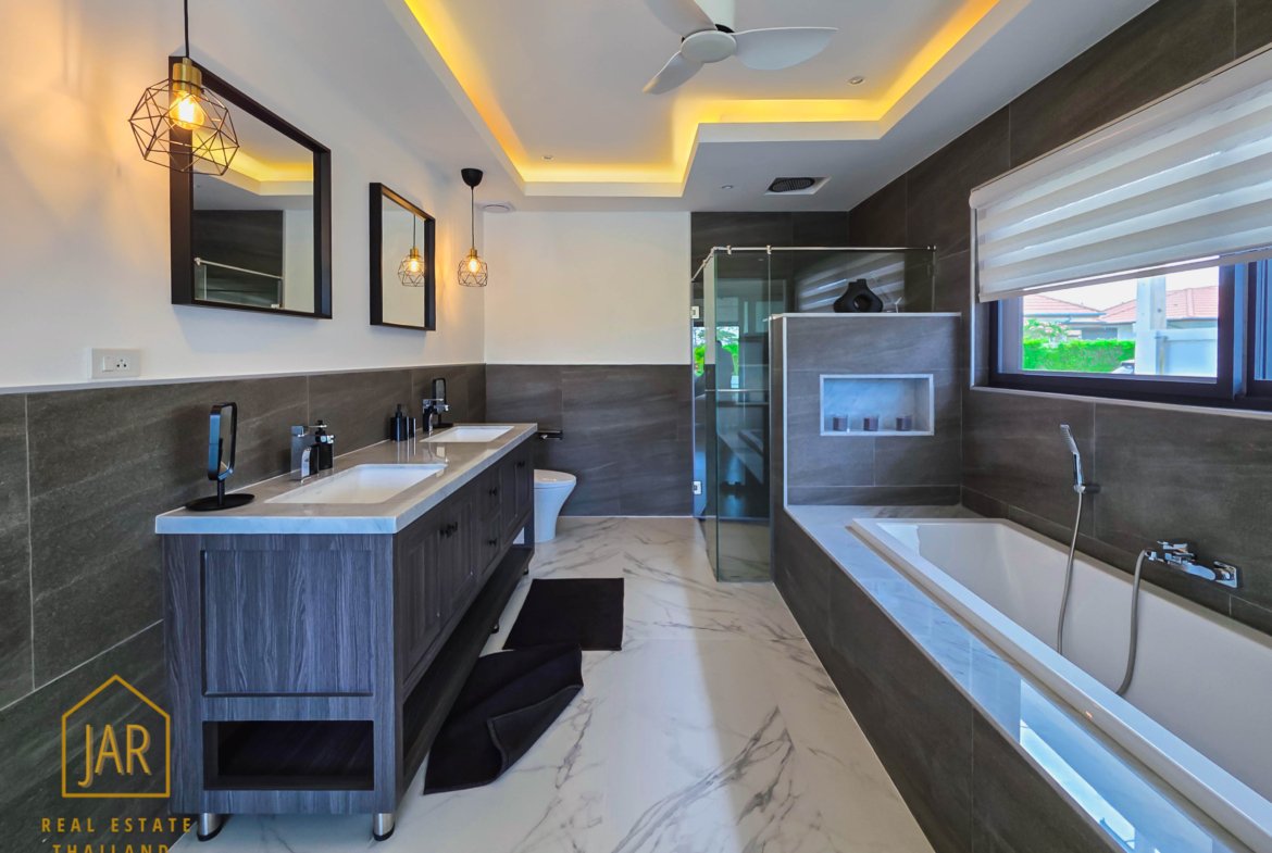 Luxury villa for sale at Hua Hin Soi 102