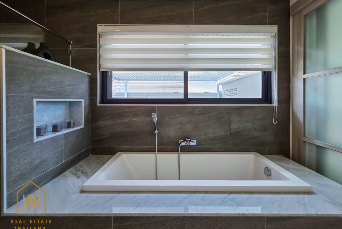 Luxury villa for sale at Hua Hin Soi 102