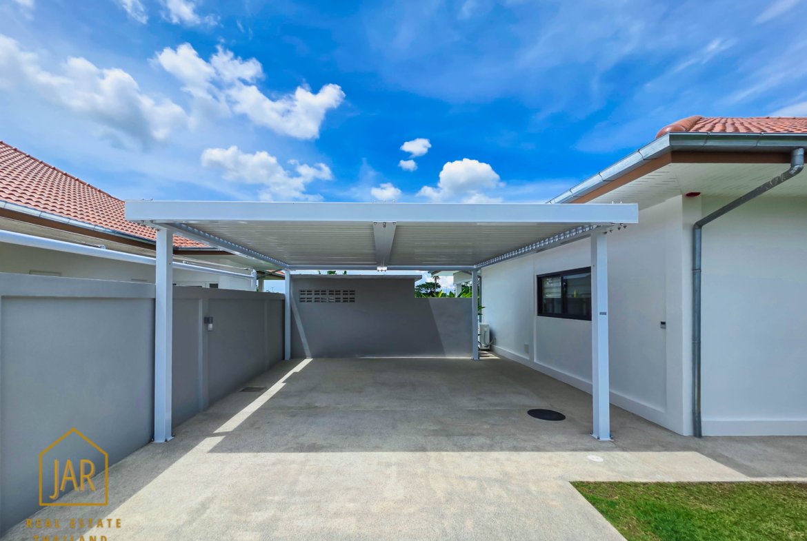 Luxury villa for sale at Hua Hin Soi 102
