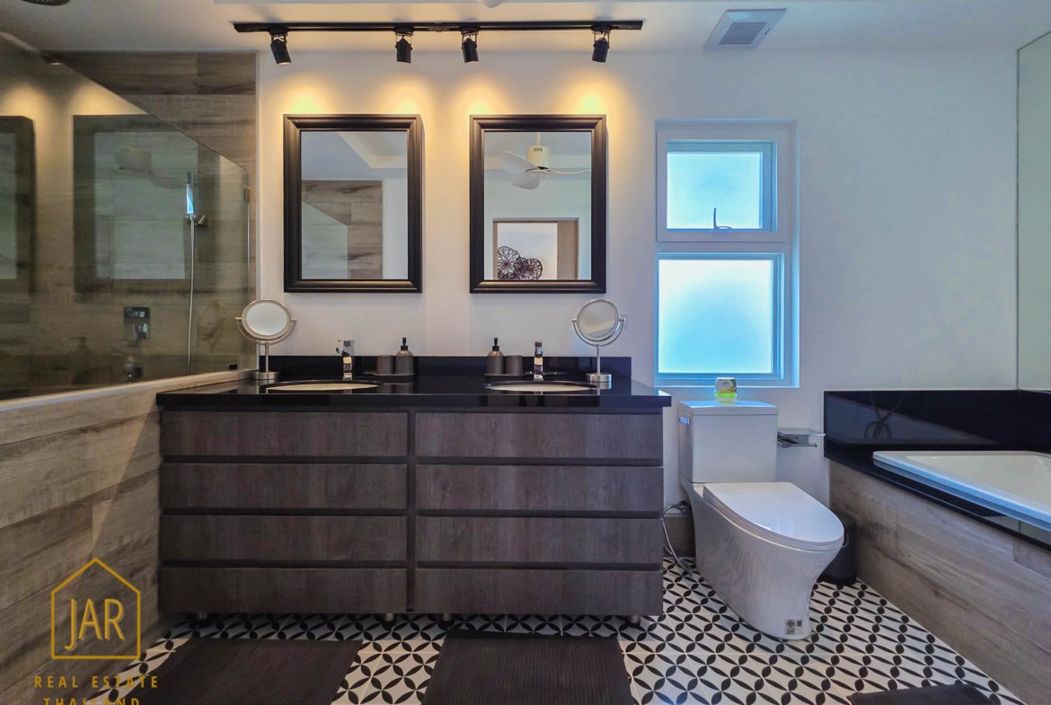 Luxury Pool Villa for sale at Hua Hin Soi 112