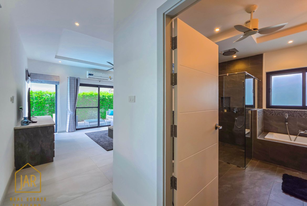 Luxury Pool Villa for sale at Hua-Hin Soi 112
