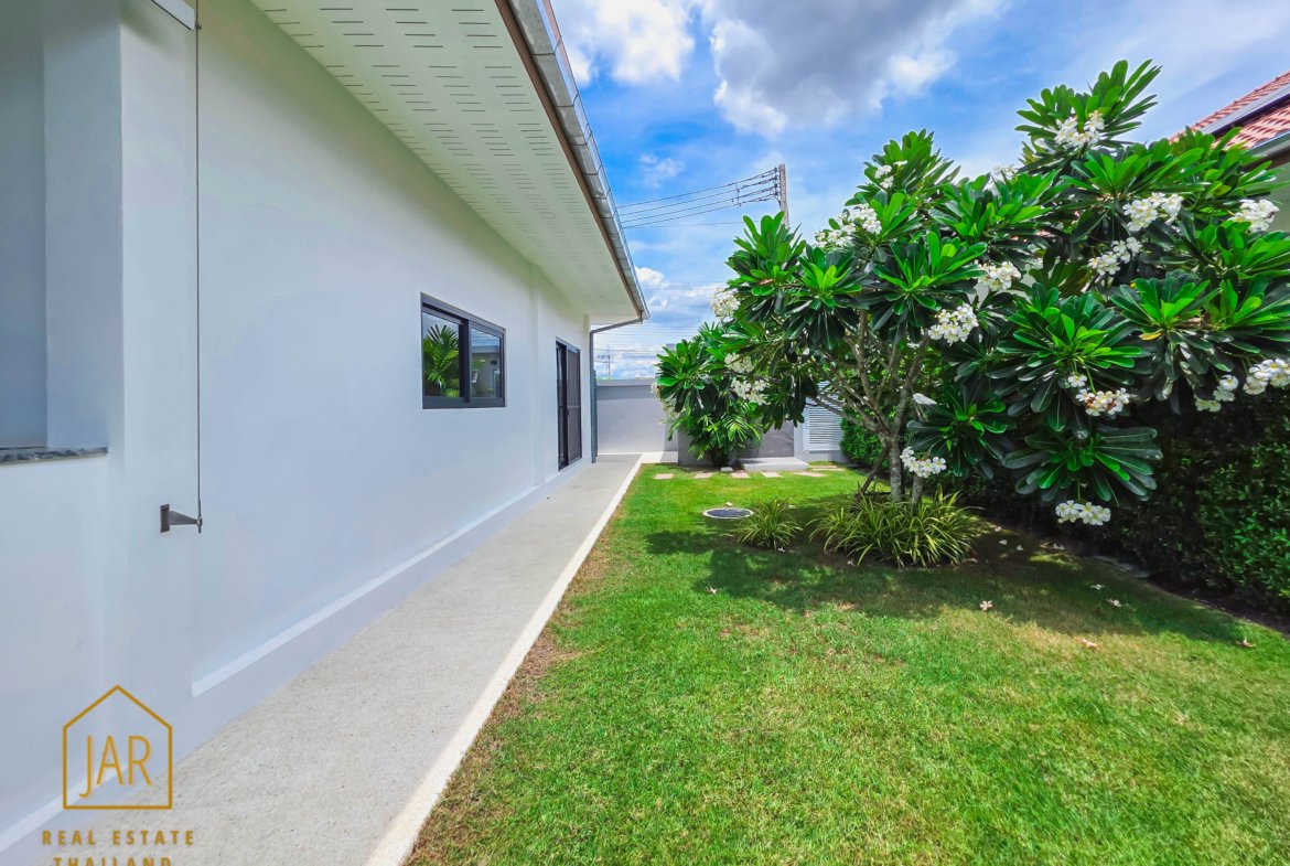 Luxury Pool Villa for sale at Hua-Hin Soi 112