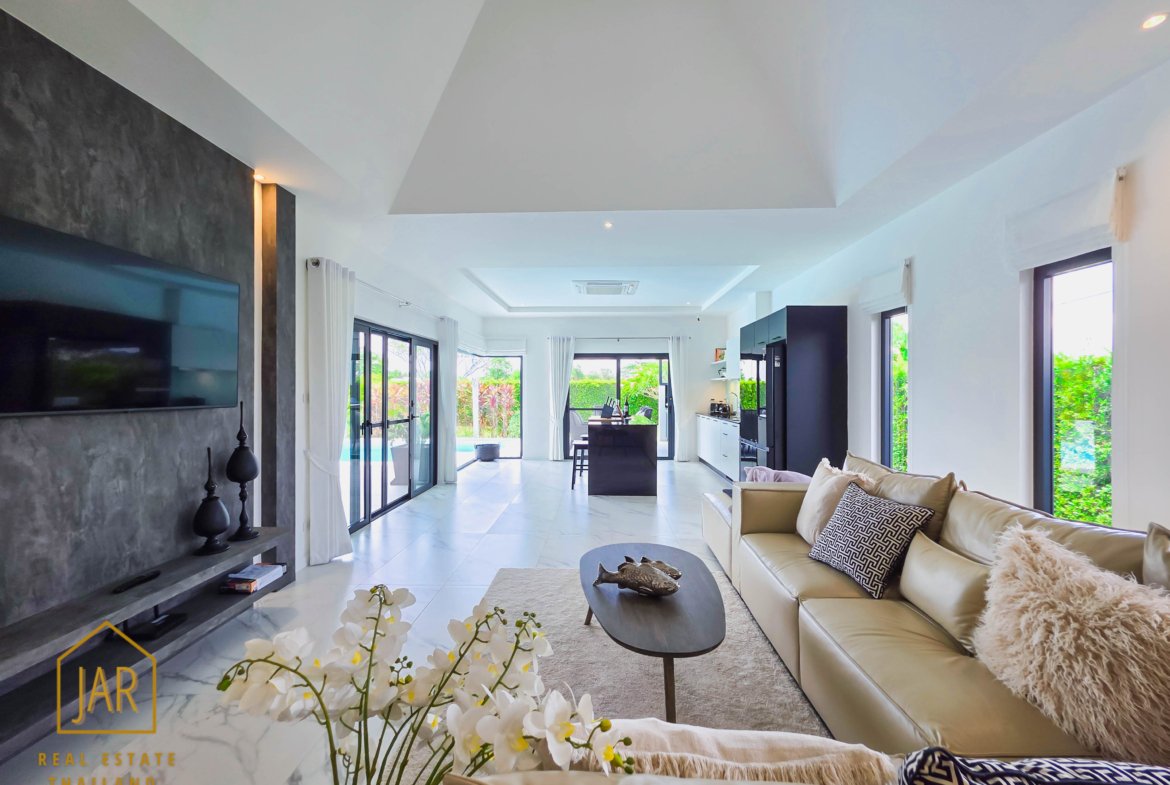 Luxury villa for sale at Hua Hin Soi 102