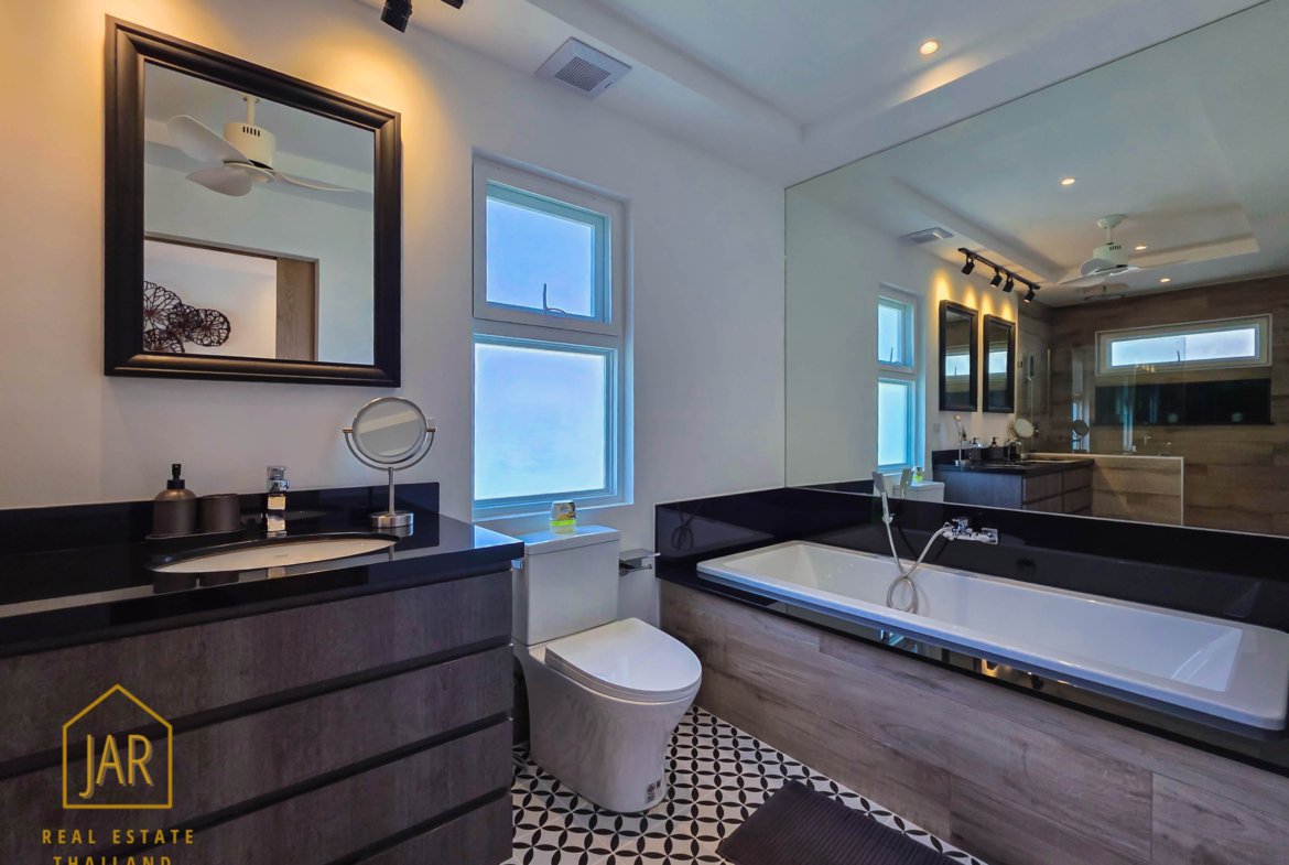 Luxury Pool Villa for sale at Hua Hin Soi 112