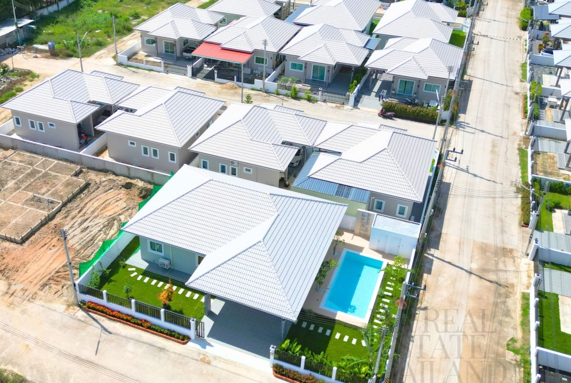 FOR RENT: Brand New Luxury House with Private Pool in a Quality Project! Fully Furnished and Ready to Move In!