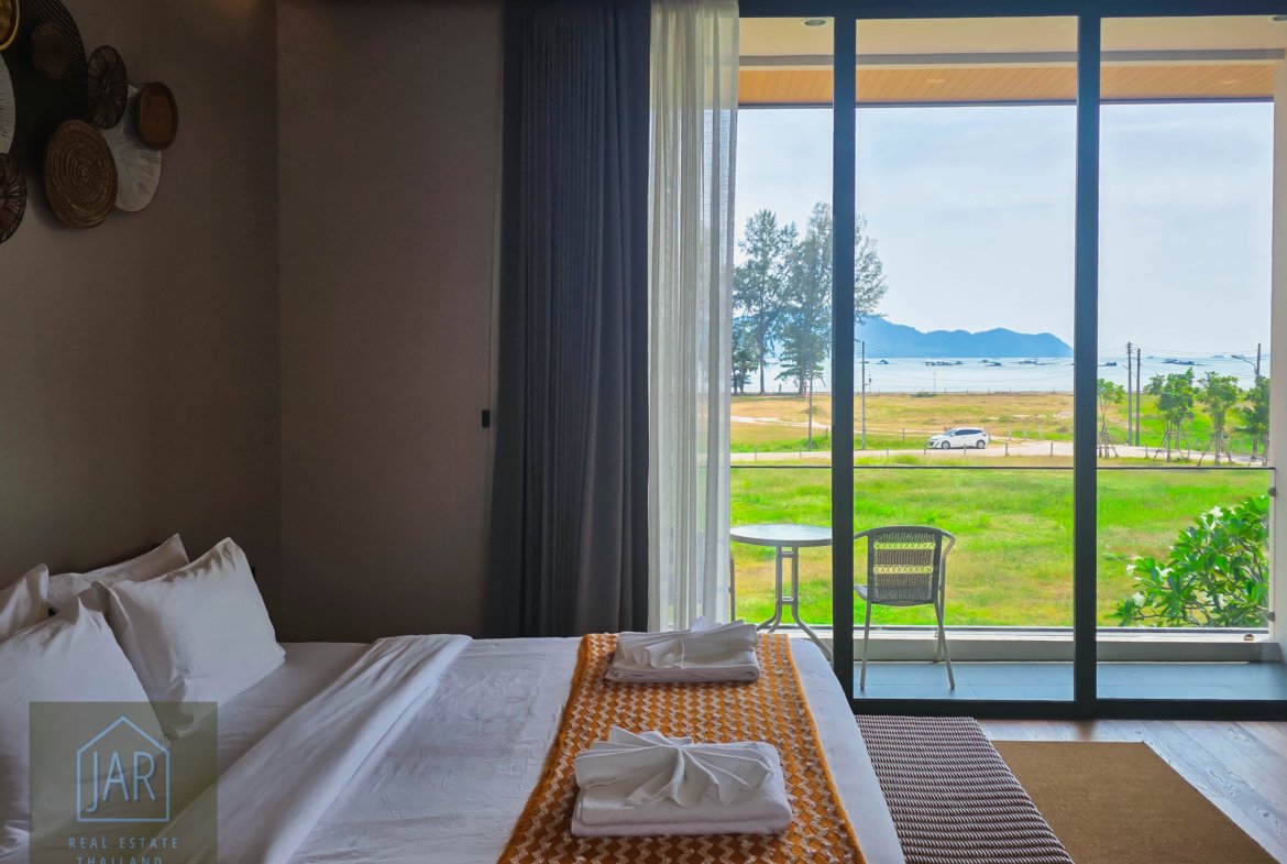 Phuket – Luxury Ocean Side Pool Villa at Chalong