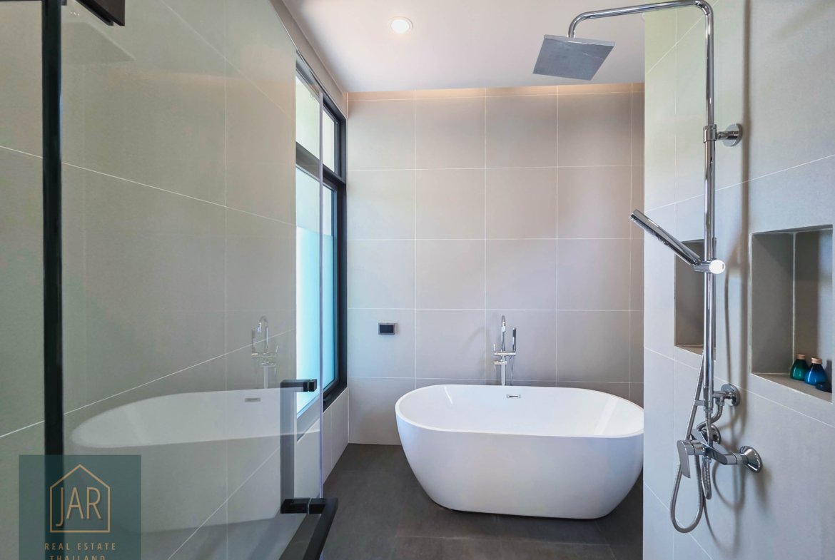 Phuket – Luxury Ocean Side Pool Villa at Chalong