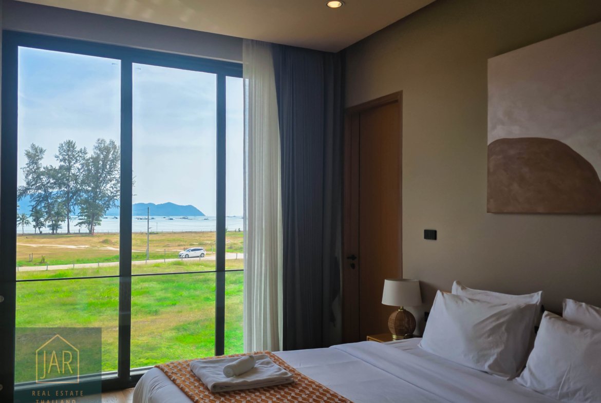 Phuket – Luxury Ocean Side Pool Villa at Chalong